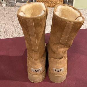 UGG BOOTS (mid calf)